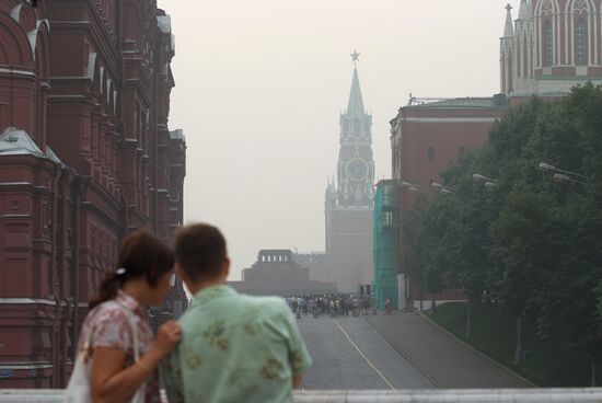 Дым от лесных пожаров в Москве