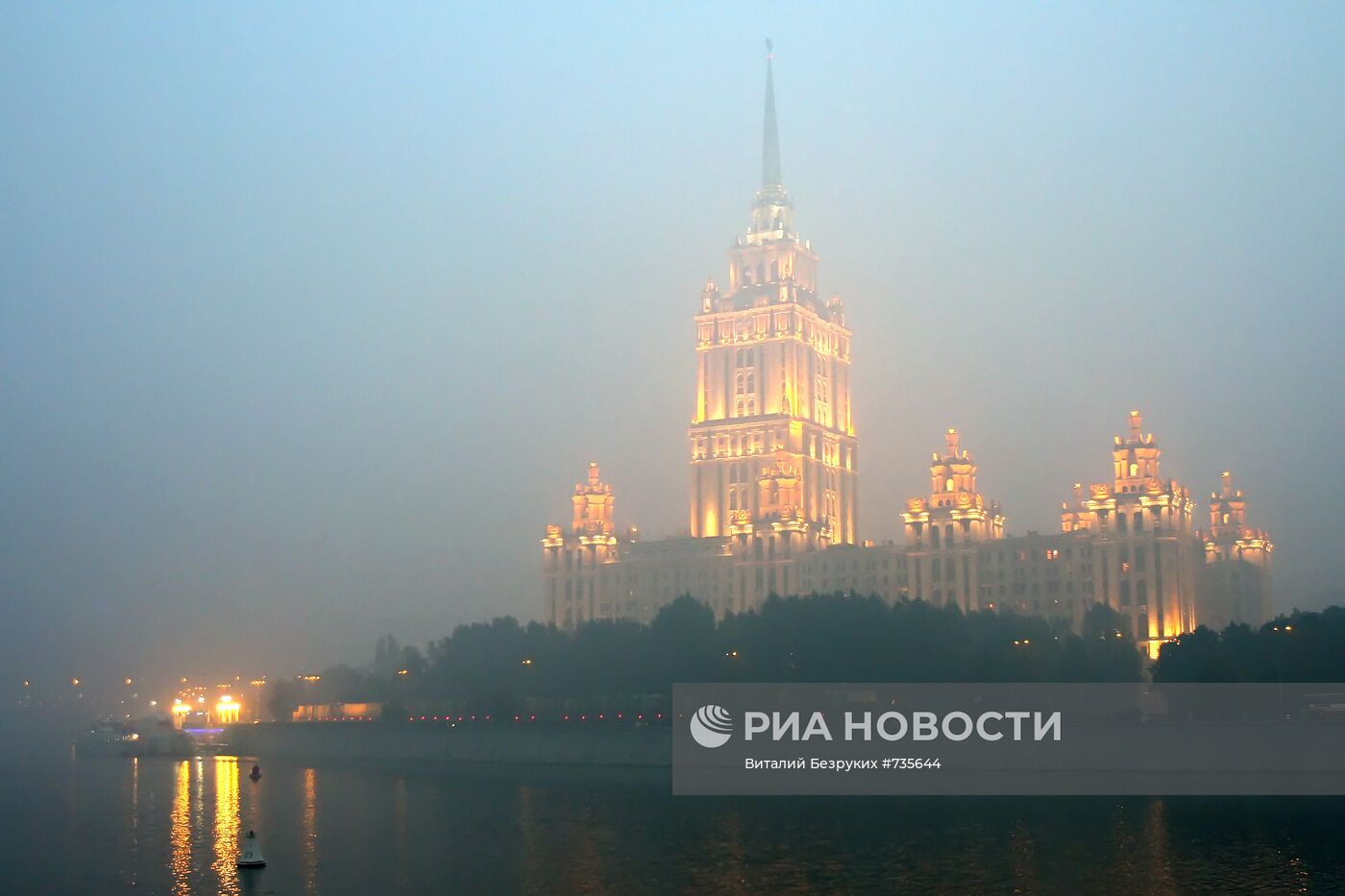 Дым от лесных пожаров в Москве