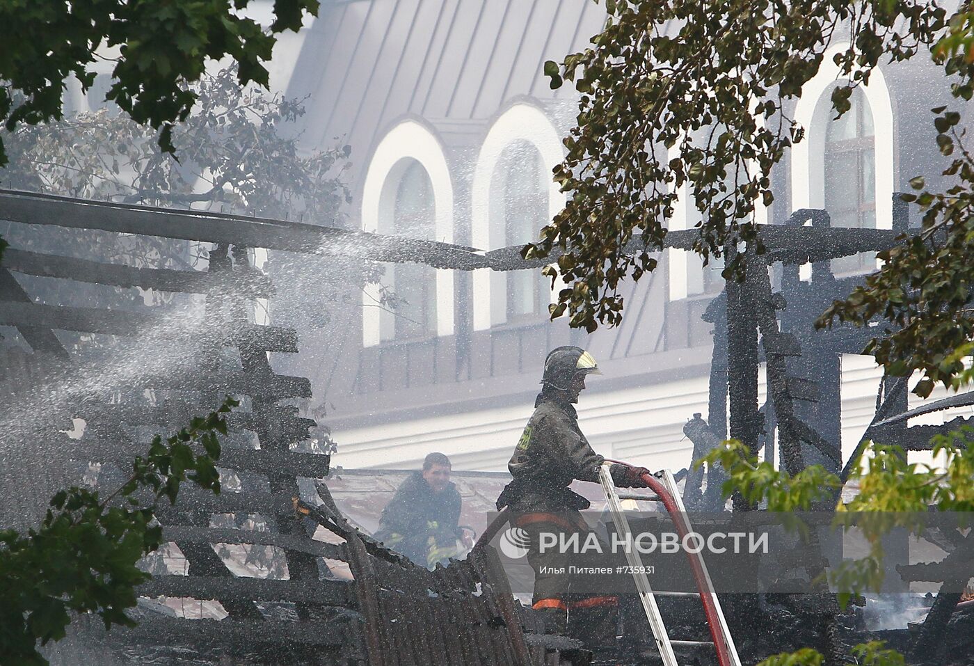 Возгорание деревянных построек у храма на Новой Басманной улице