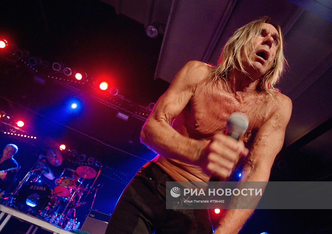 Концерт американского певца Игги Попа и его группы The Stooges