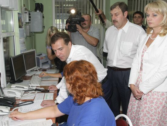 Дмитрий Медведев посетил подстанцию "скорой помощи" №26
