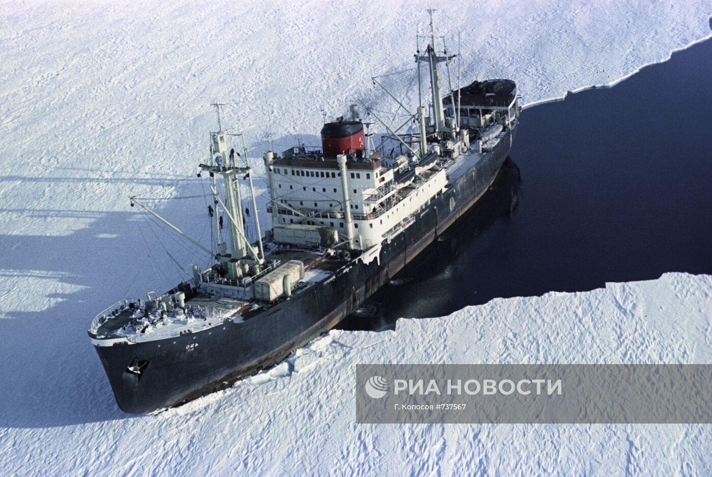 Дизель-электроход "Обь"