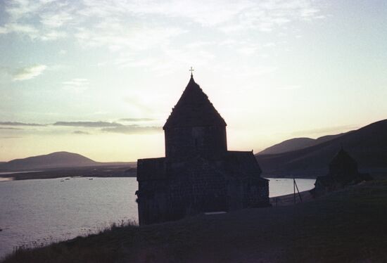 Монастырь Севанаванк на озере Севан