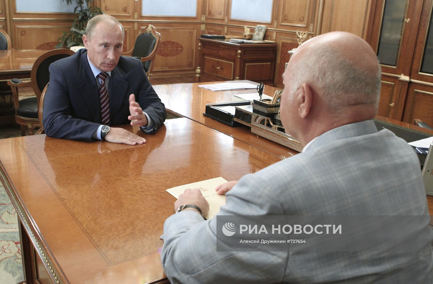 Владимир Путин провел рабочую встречу с Юрием Лужковым