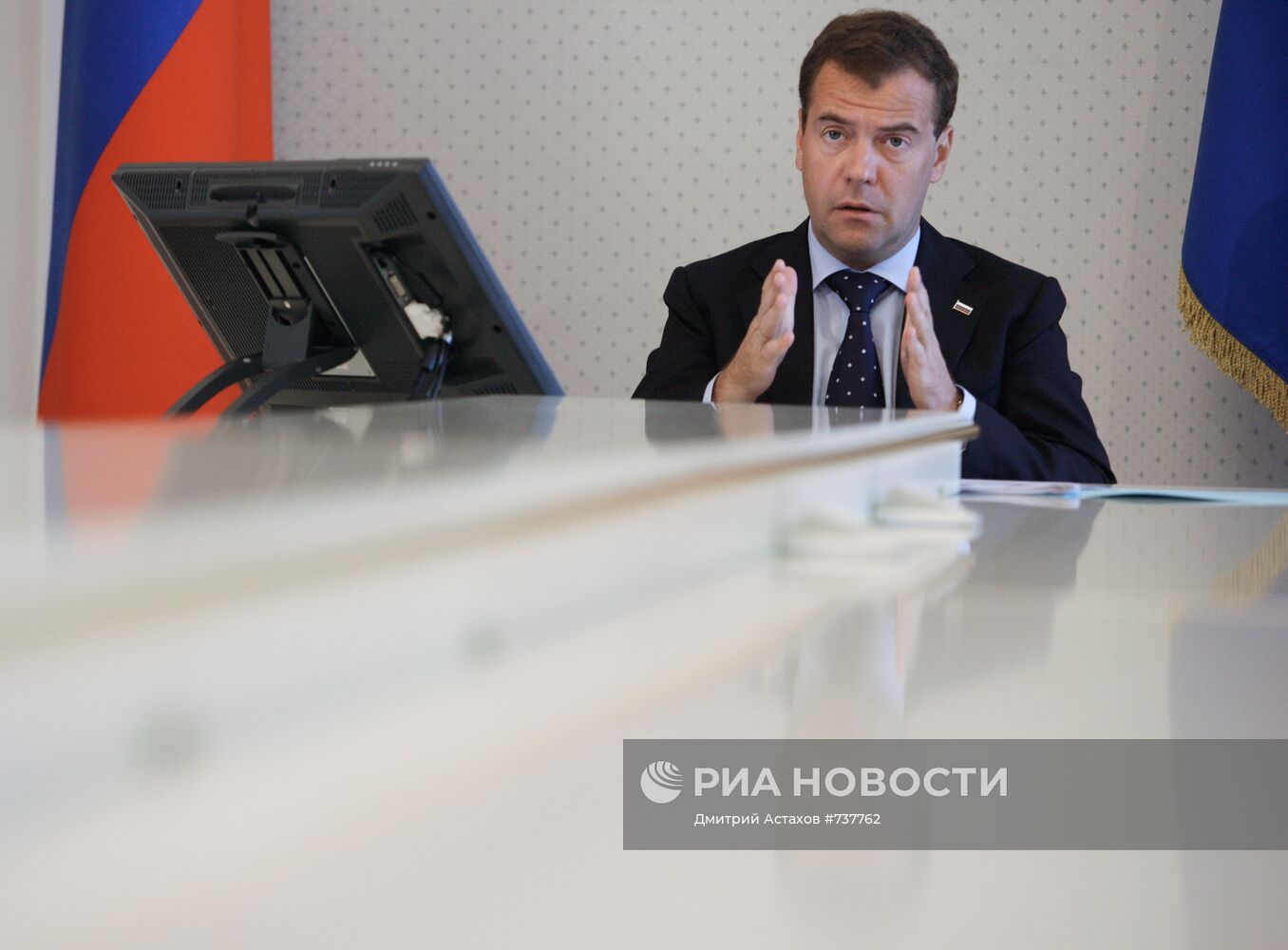 Дмитрий Медведев провел видеоконференцию с Александром Карлиным
