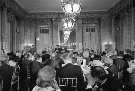 Обед в посольстве СССР в США