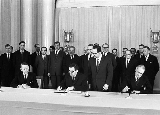 Подписание Договора о космосе