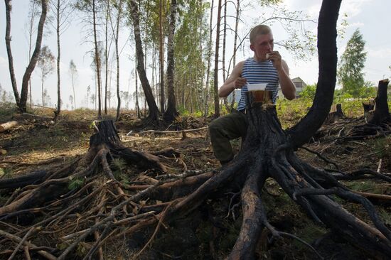 Военнослужащий в деревне Васютино
