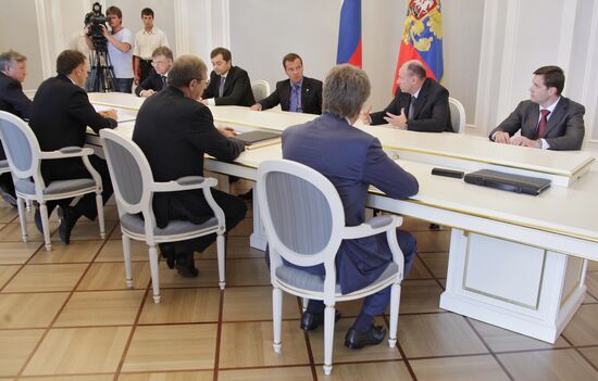Д.Медведев провел в Сочи встречу с предпринимателями
