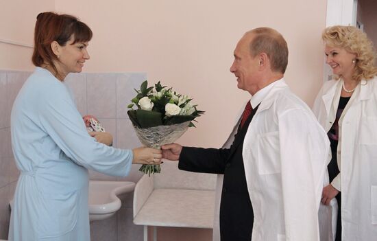 Владимир Путин посетил перинатальный центр в Твери