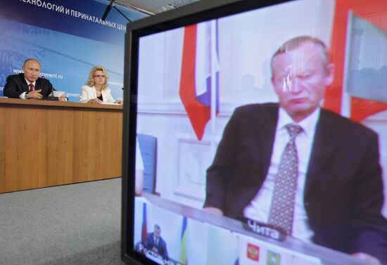 Владимир Путин провел совещание в перинатальном центре в Твери