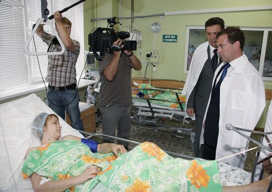 Д.Медведев посетил центральную городскую больницу Пятигорска