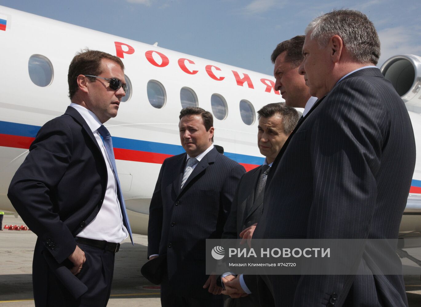 Президент РФ Дмитрий Медведев прибыл в аэропорт Пятигорска