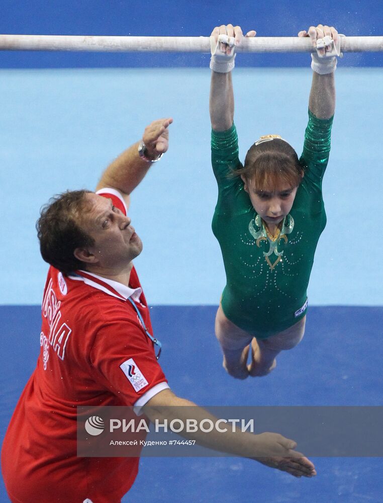 Виктория Комова завоевала золото на брусьях