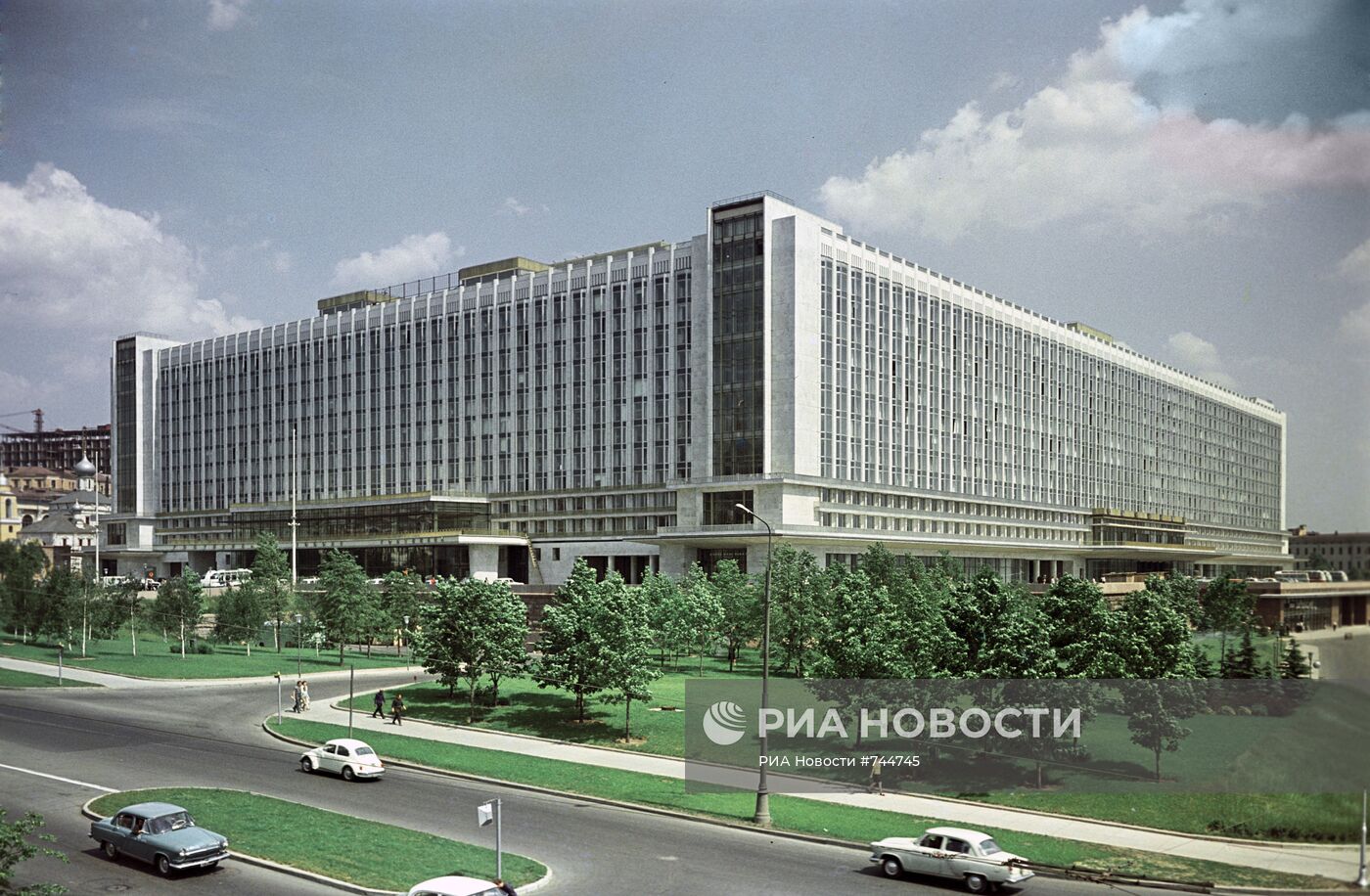 Здание гостиницы "Россия"