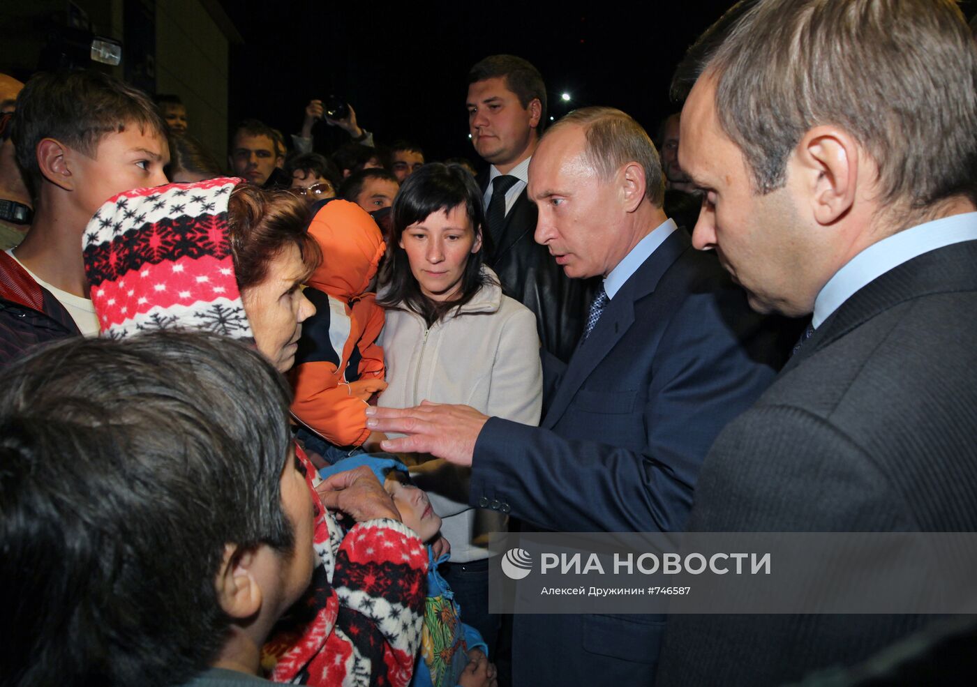 Владимир Путин посетил собор Святой Живоначальной Троицы