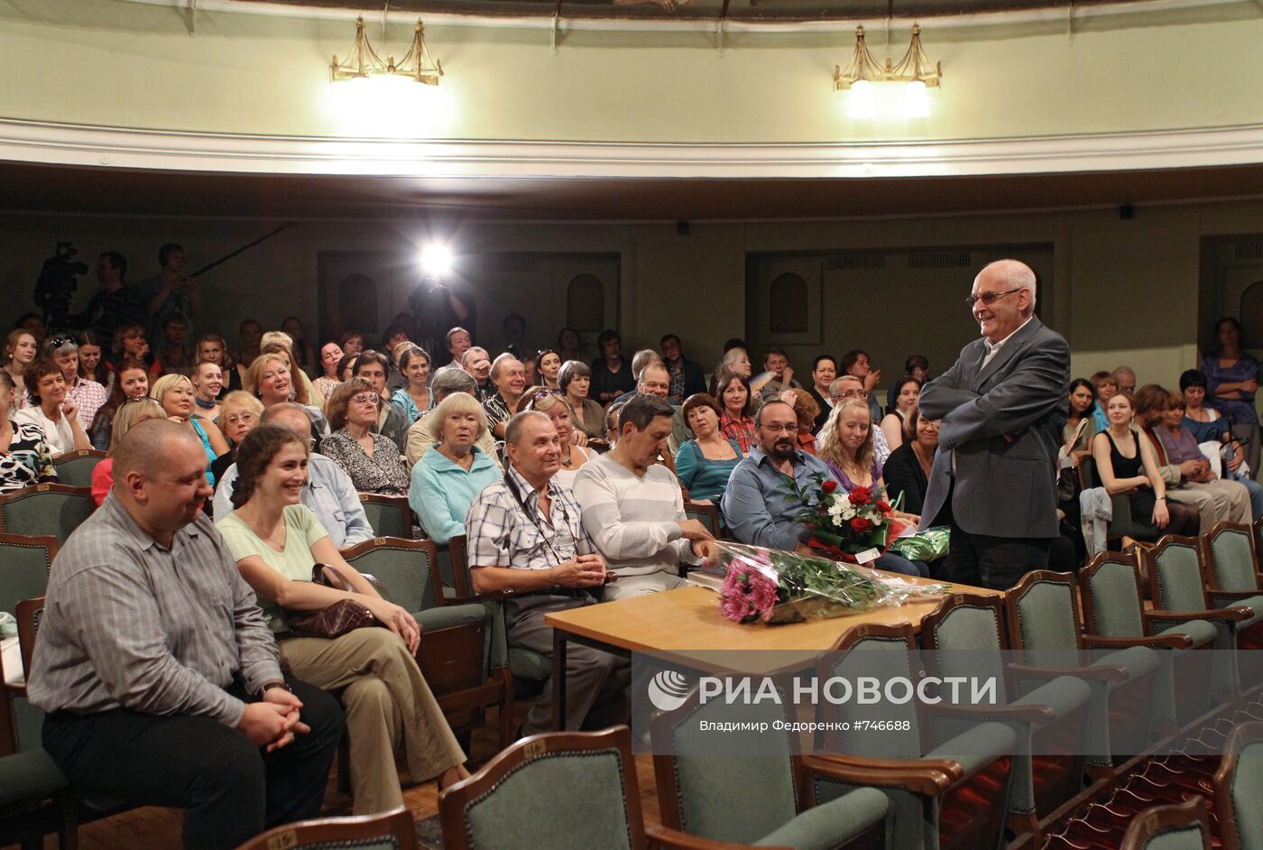 Сбор труппы в театре РАМТ