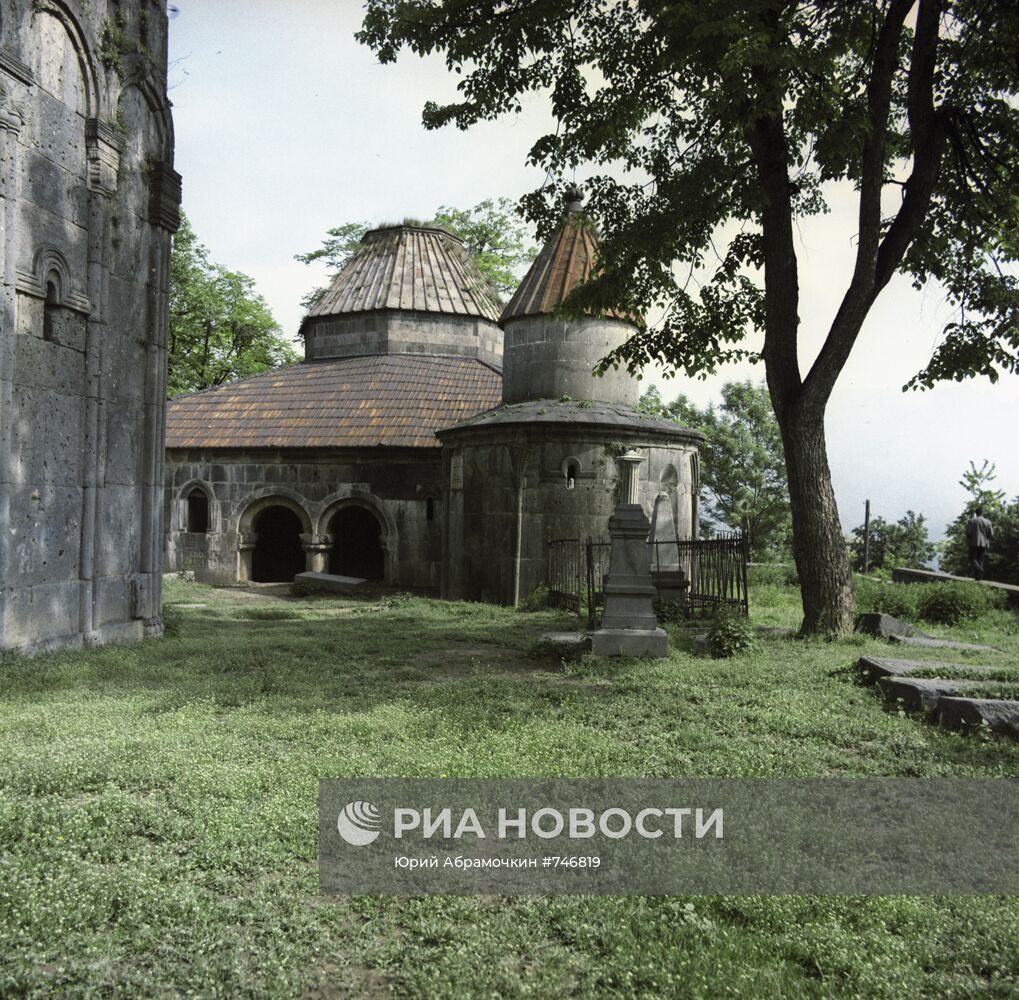 Средневековый монастырь Санаин