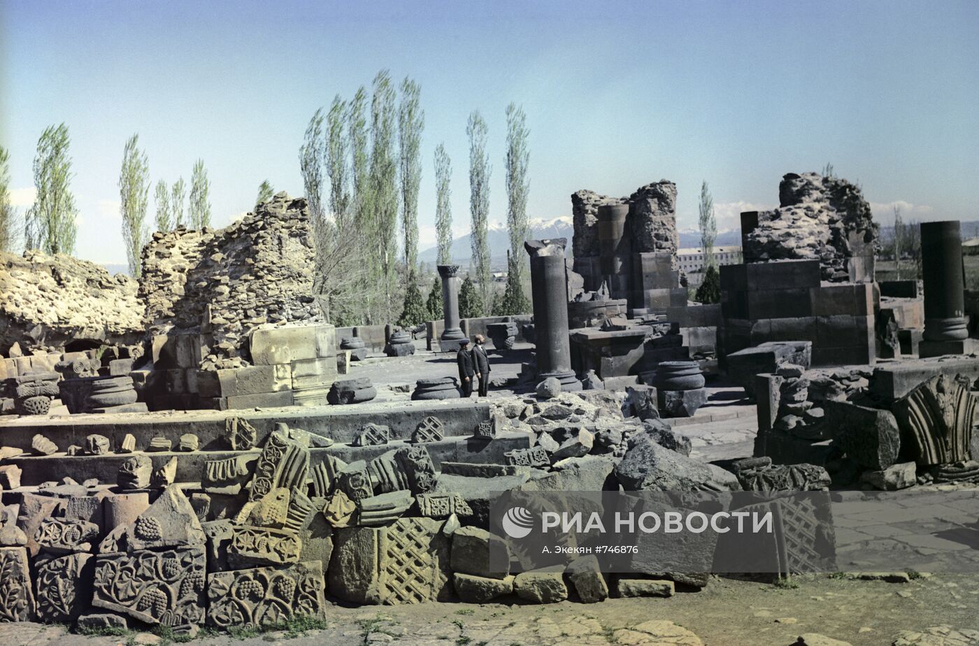 Развалины храма Звартноц