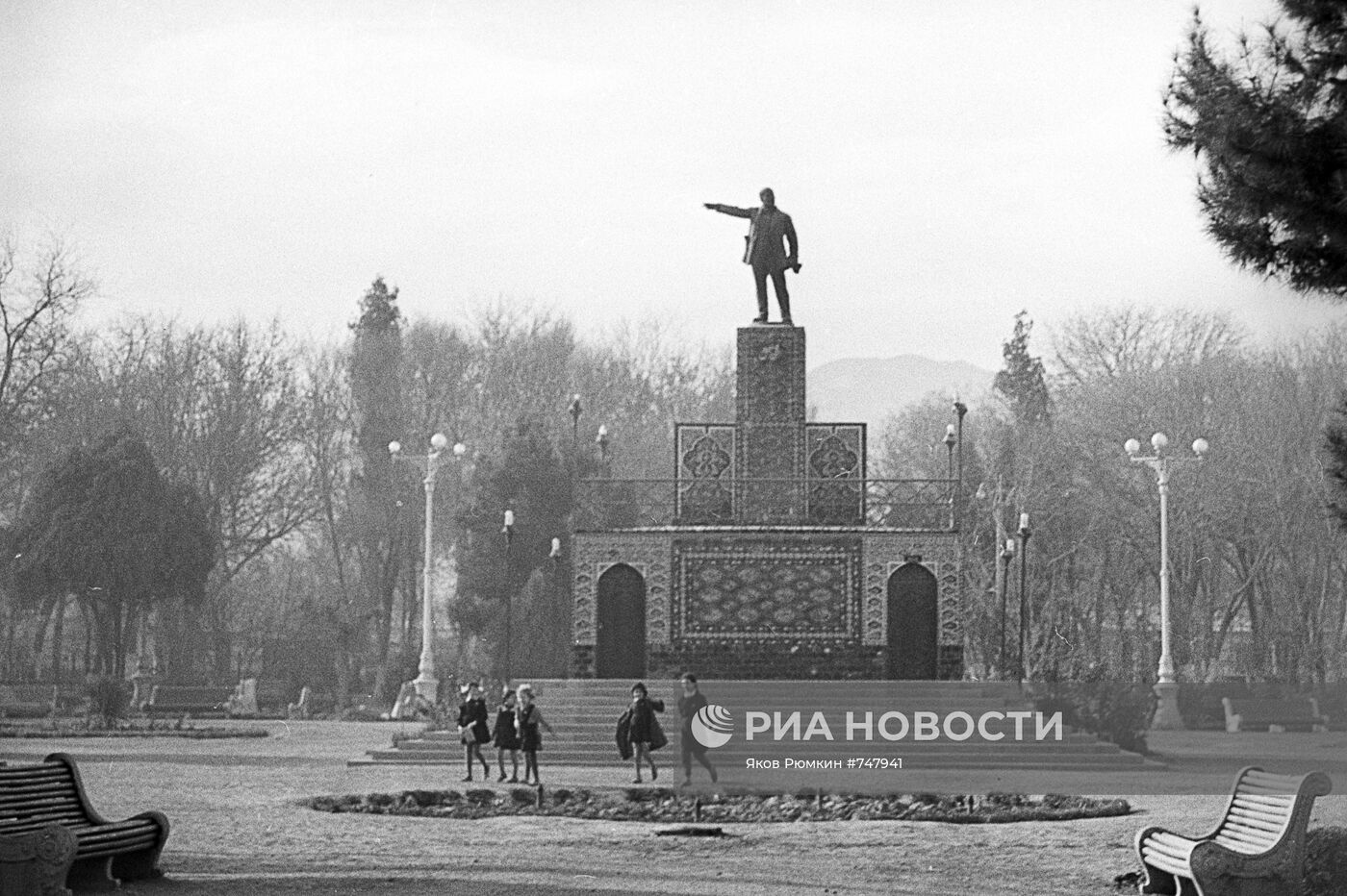 Памятник В.И.Ленину в городе Ашхабад