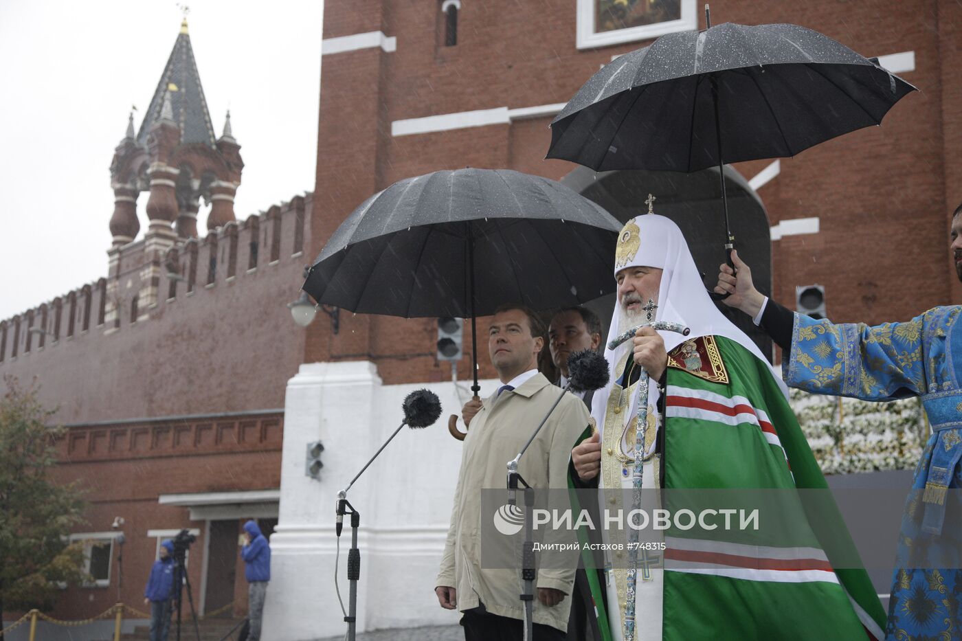 Д.Медведев на церемонии освящения надвратной иконы в Кремле