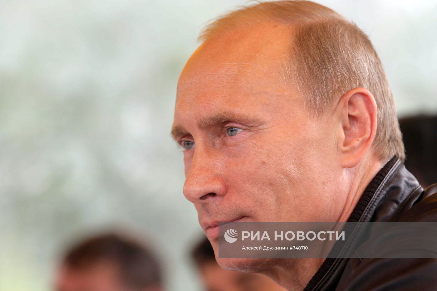 В. Путин пообщался с дорожными рабочими на трассе Хабаровск-Чита