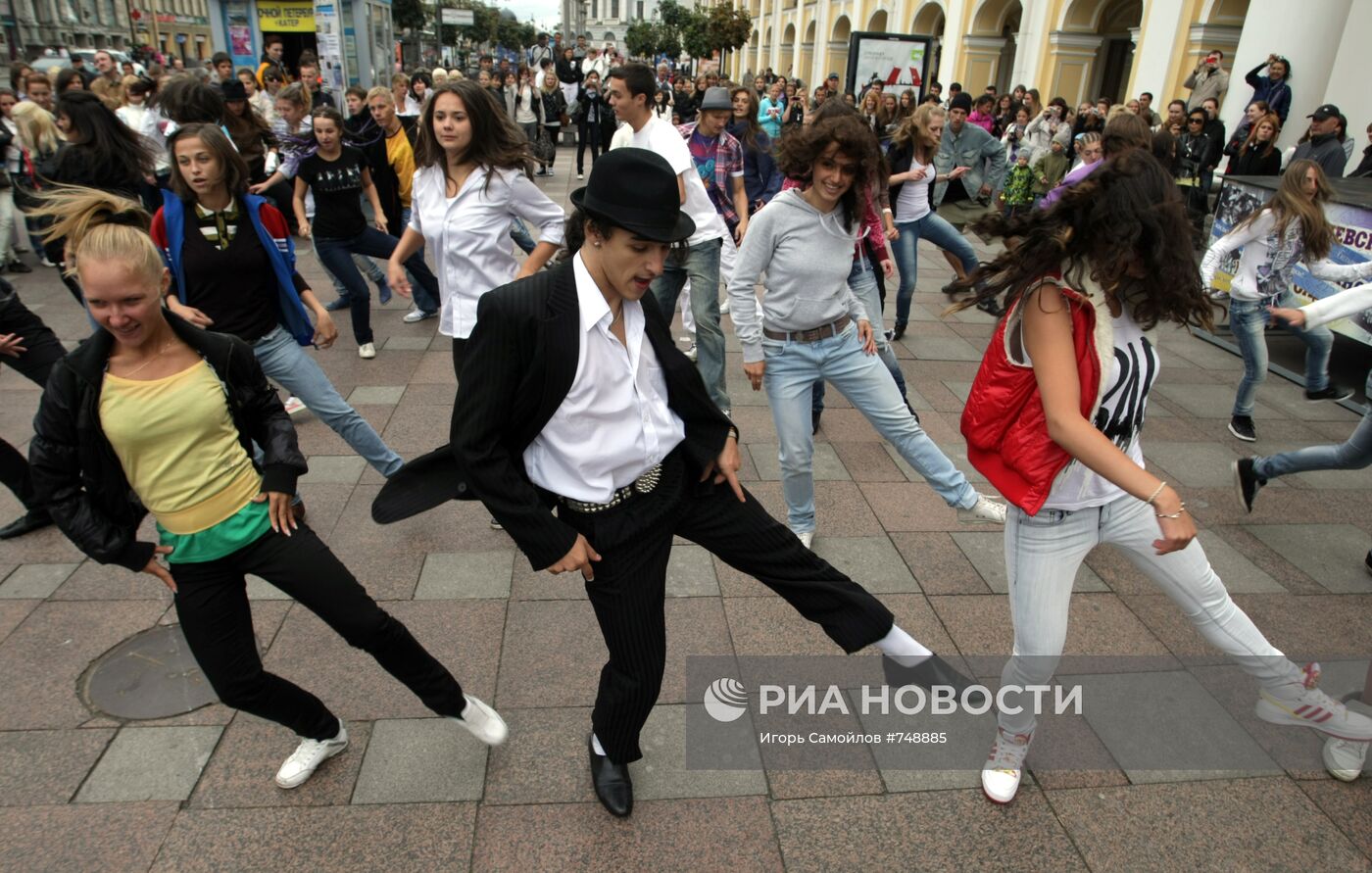 Акция в честь Дня рождения Майкла Джексона в Санкт-Петербурге
