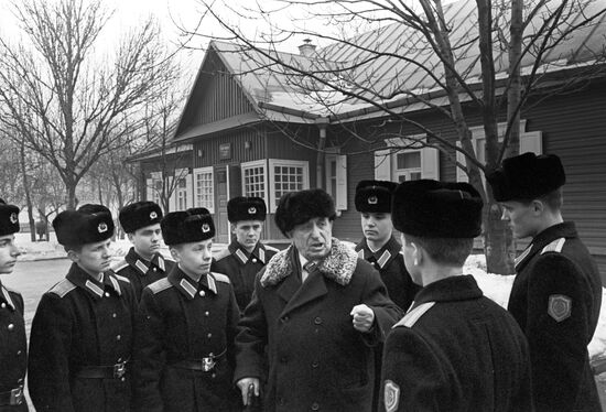 Суворовцы у Дома-музея I съезда РСДРП