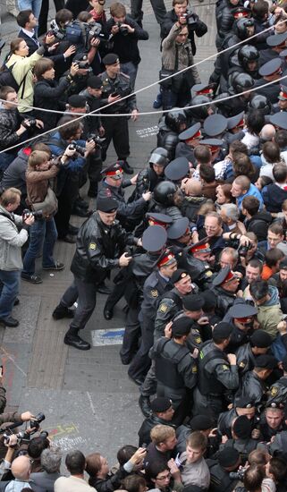 Несанкционированная акция на Триумфальной площади в Москве
