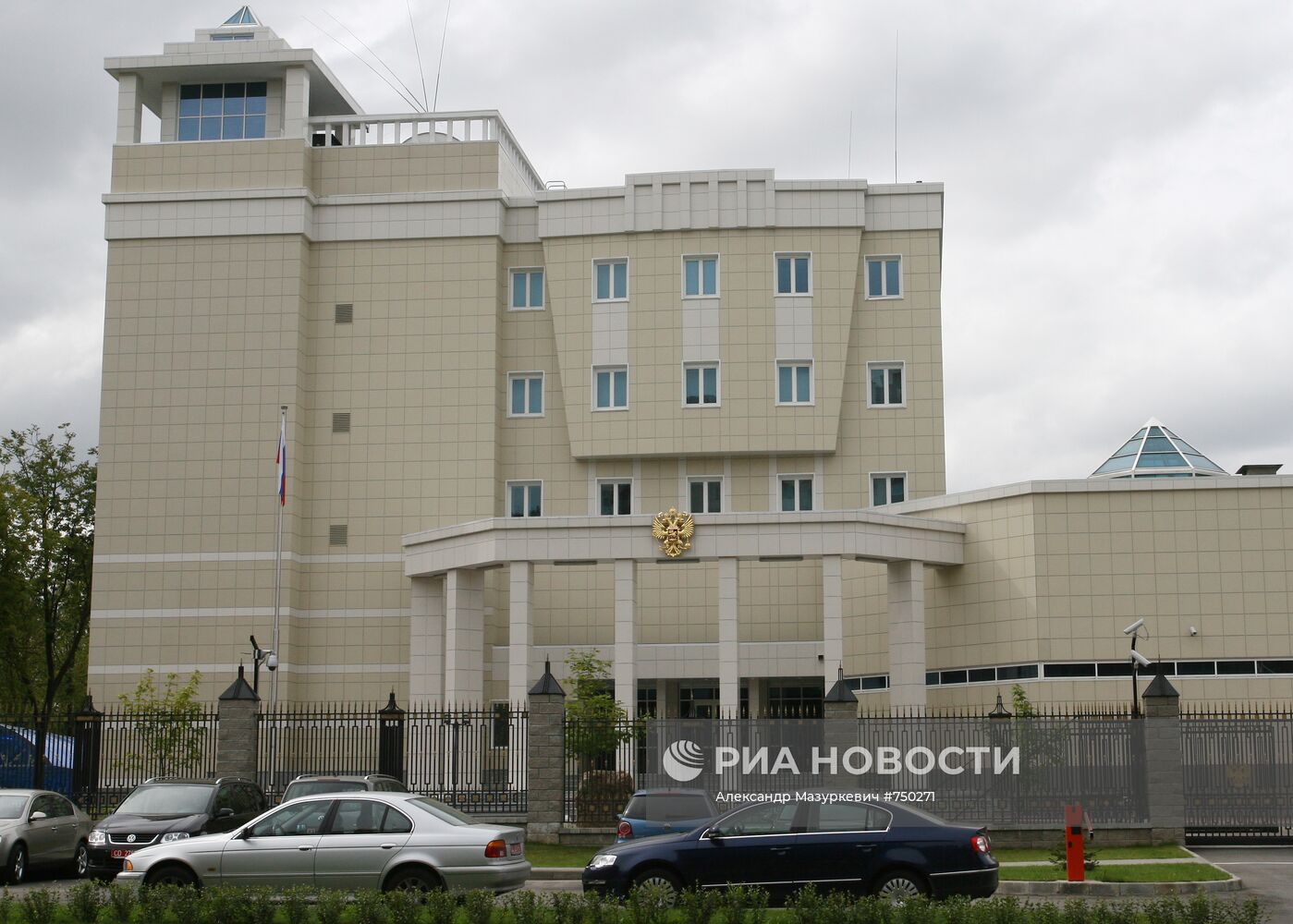Посольство РФ в Минске забросали "коктейлями Молотова"