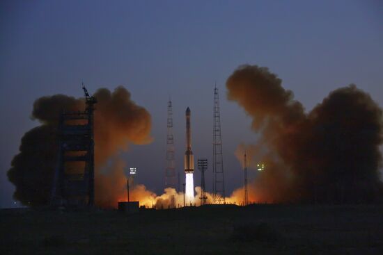 Ракета "Протон-М" вывела на орбиту три спутника "Глонасс"
