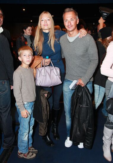 Степан Михалков с супругой Елизаветой и сыном