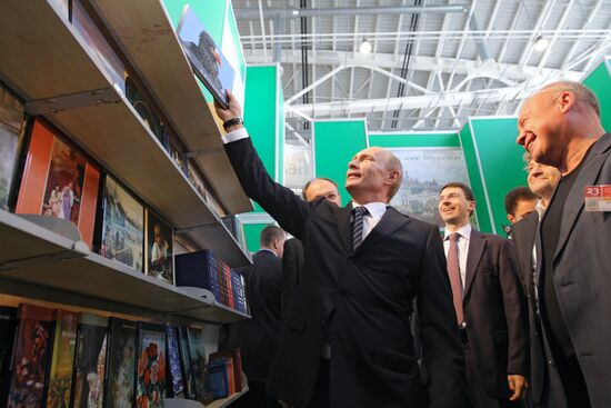 Владимир Путин посетил книжную ярмарку на ВВЦ