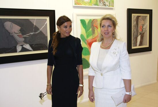 С. Медведева посетила Музей современного искусства в Баку