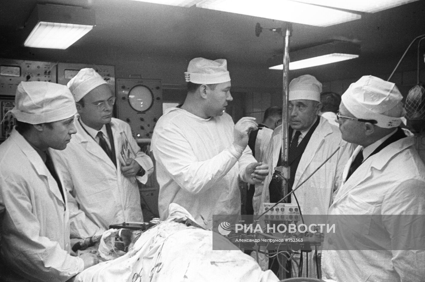 Советские врачи были