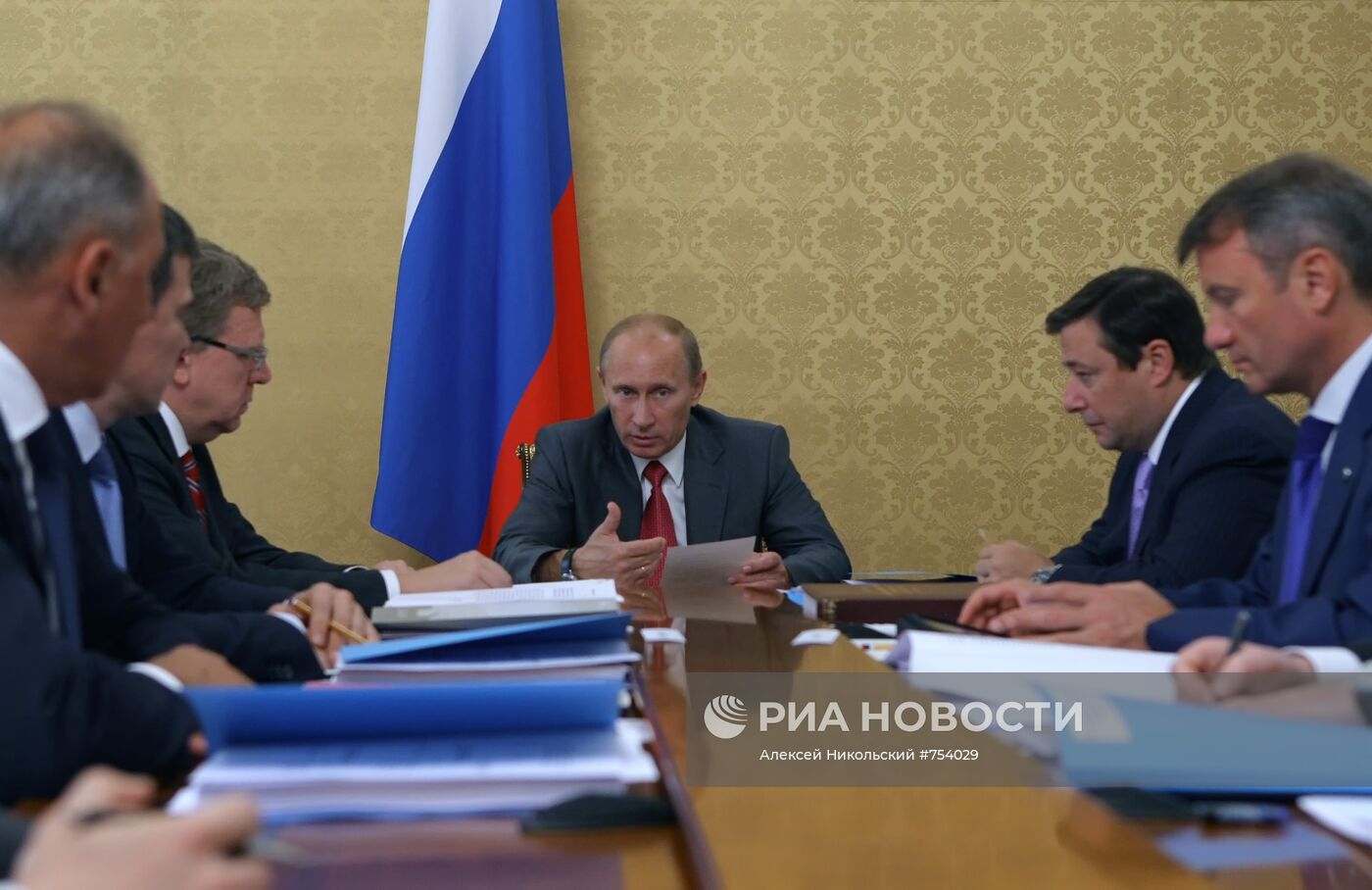 Владимир Путин провел совещание в Сочи