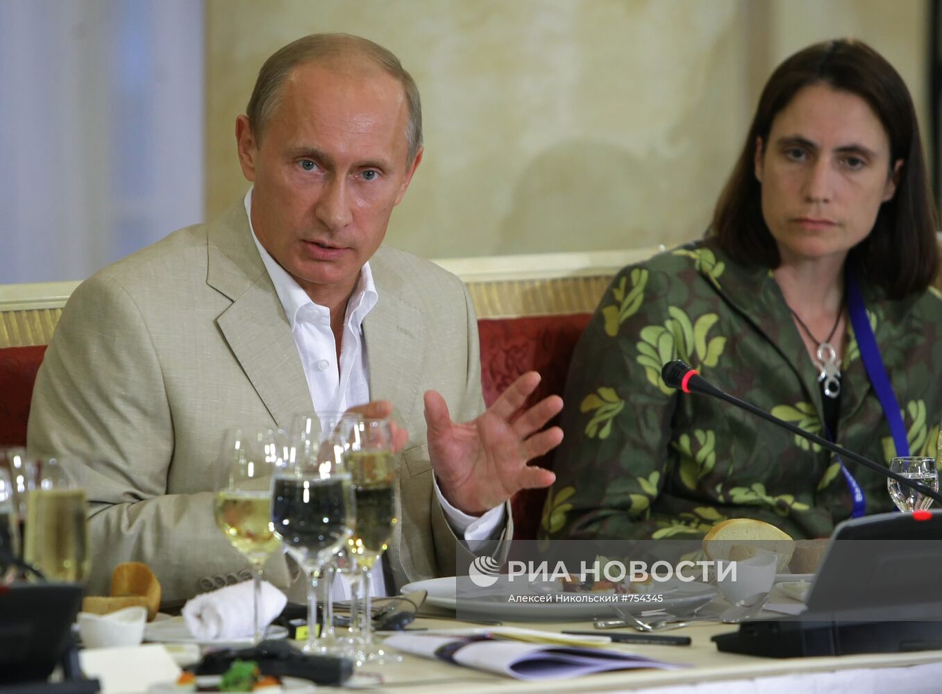 Владимир Путин встретился с членами дискуссионного клуба "Валдай