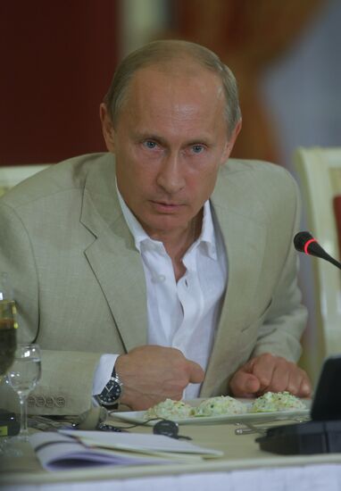 Владимир Путин встретился с членами дискуссионного клуба "Валдай
