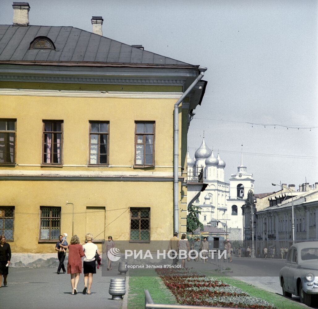 Псков в 80-е годы. Псков октябрьская площадь. Псков в 80-е годы. Псков 70 годы. Псков 1960е.