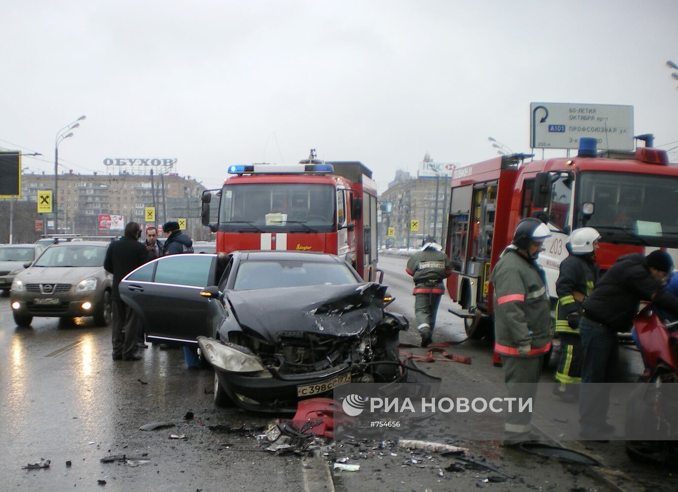 ДТП на Ленинском проспекте с участием машины Анатолия Баркова