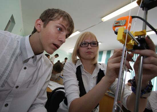 Урок физики в средней школе №23 во Владивостоке