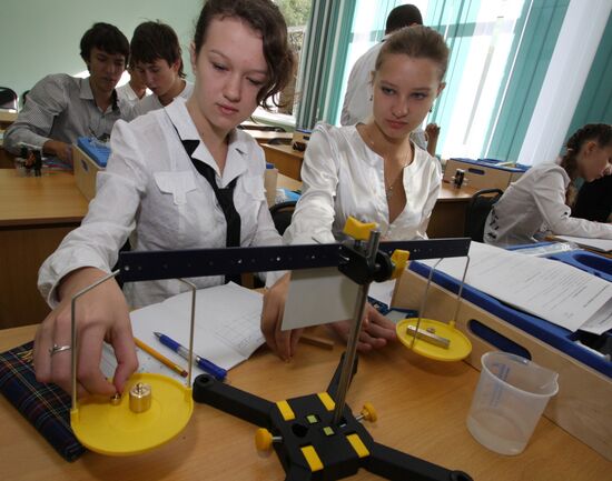 Урок физики в средней школе №23 во Владивостоке