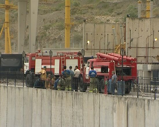 Пожарные машины на территории Ирганайской ГЭС