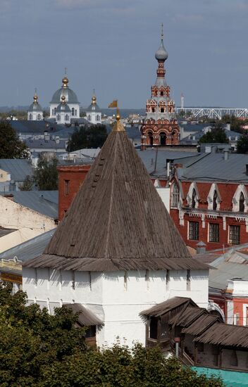 Вид на Ярославль со звонницы Спасо-Преображенского монастыря