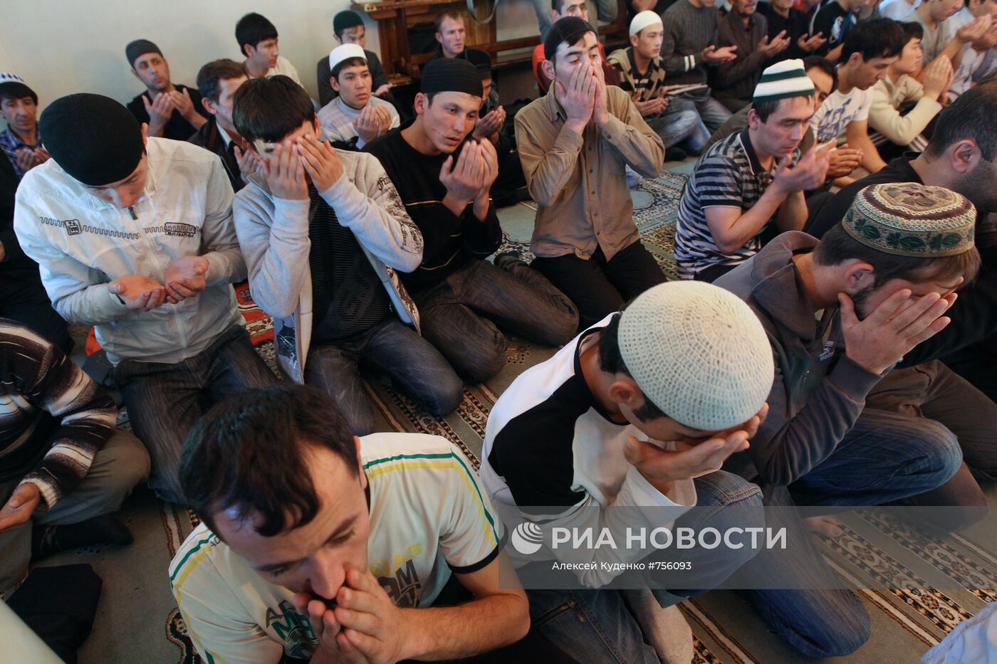 Празднование окончания священного месяца Рамадан в Москве