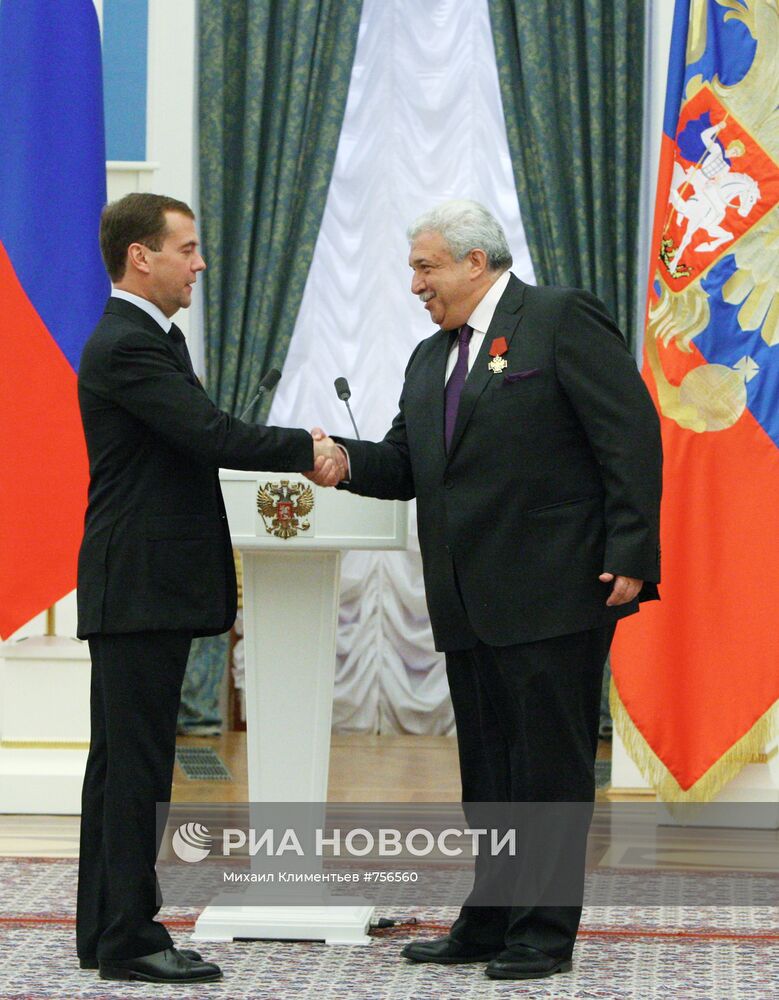 Д.Медведев вручил государственные награды россиянам