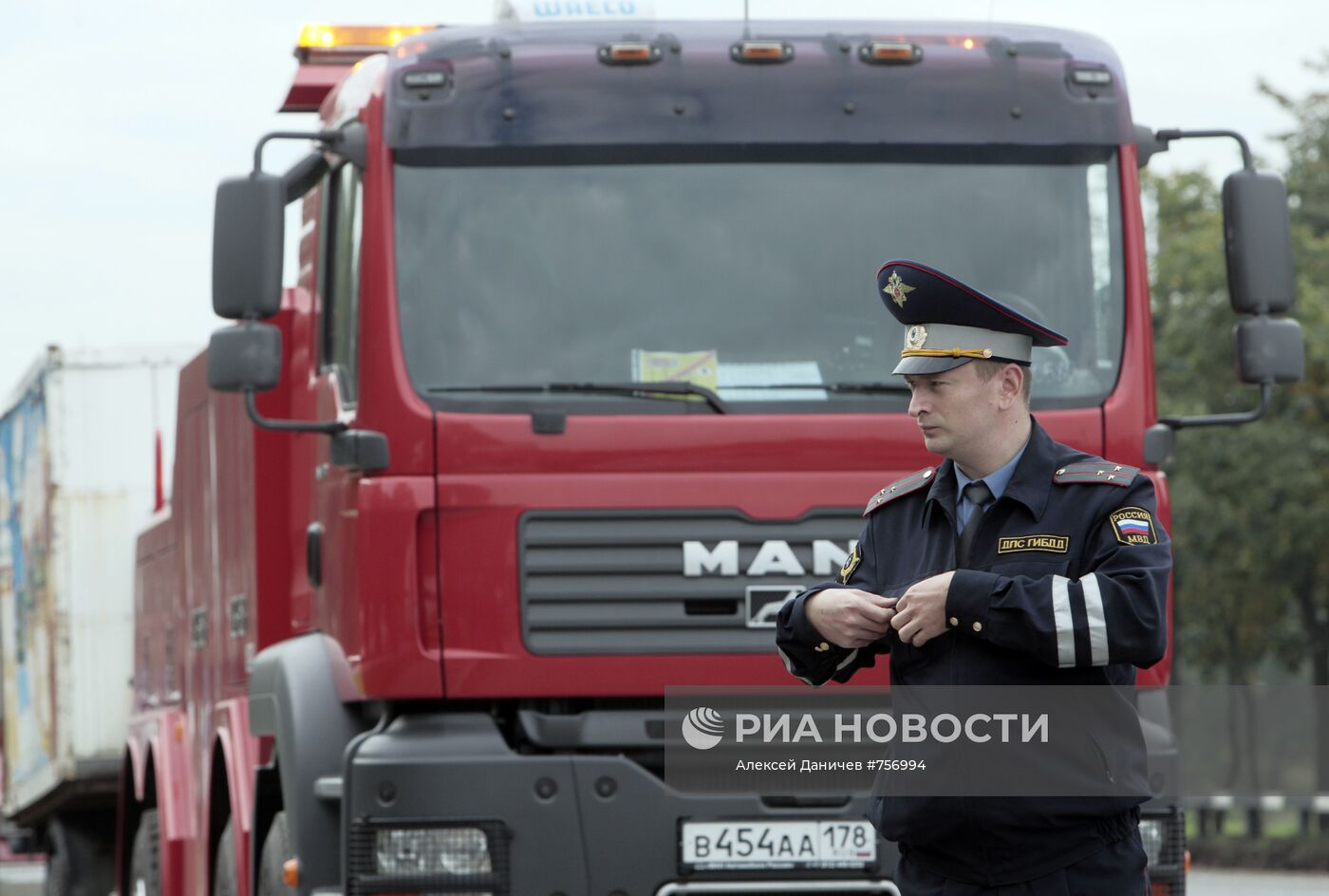 Эвакуация брошенных грузовиков в Санкт-Петербурге