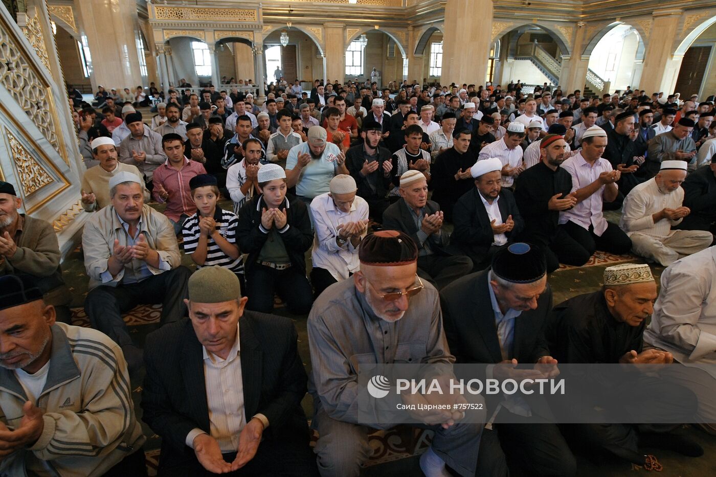 Празднование мусульманского праздника Ураза-Байрам в Чечне