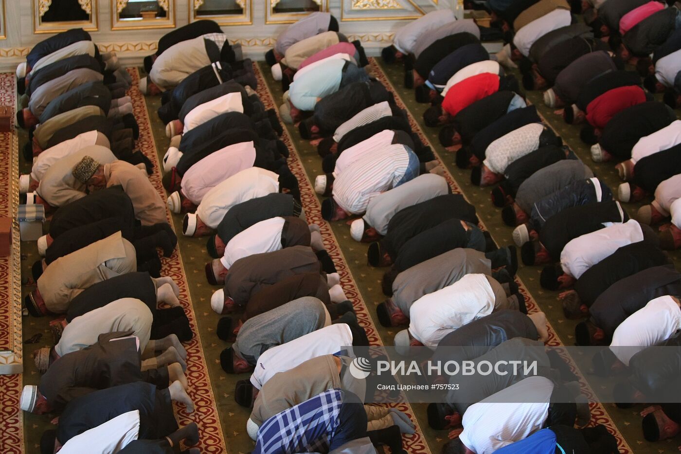 Празднование мусульманского праздника Ураза-Байрам в Чечне