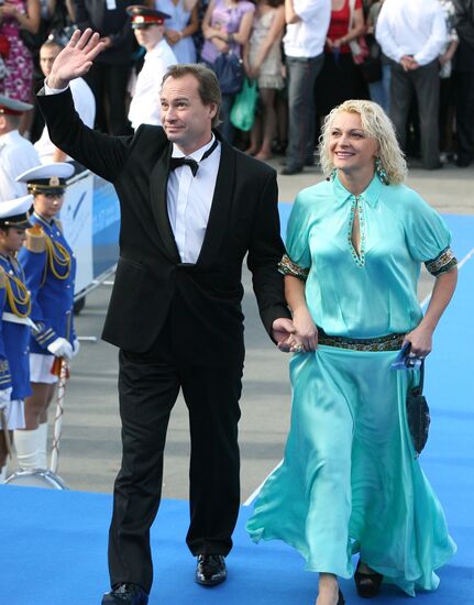 Александр Песков с супругой